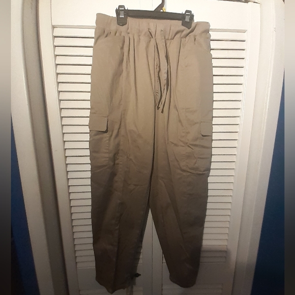 Pull On Cargo Style Pants - Picture 1 of 7
